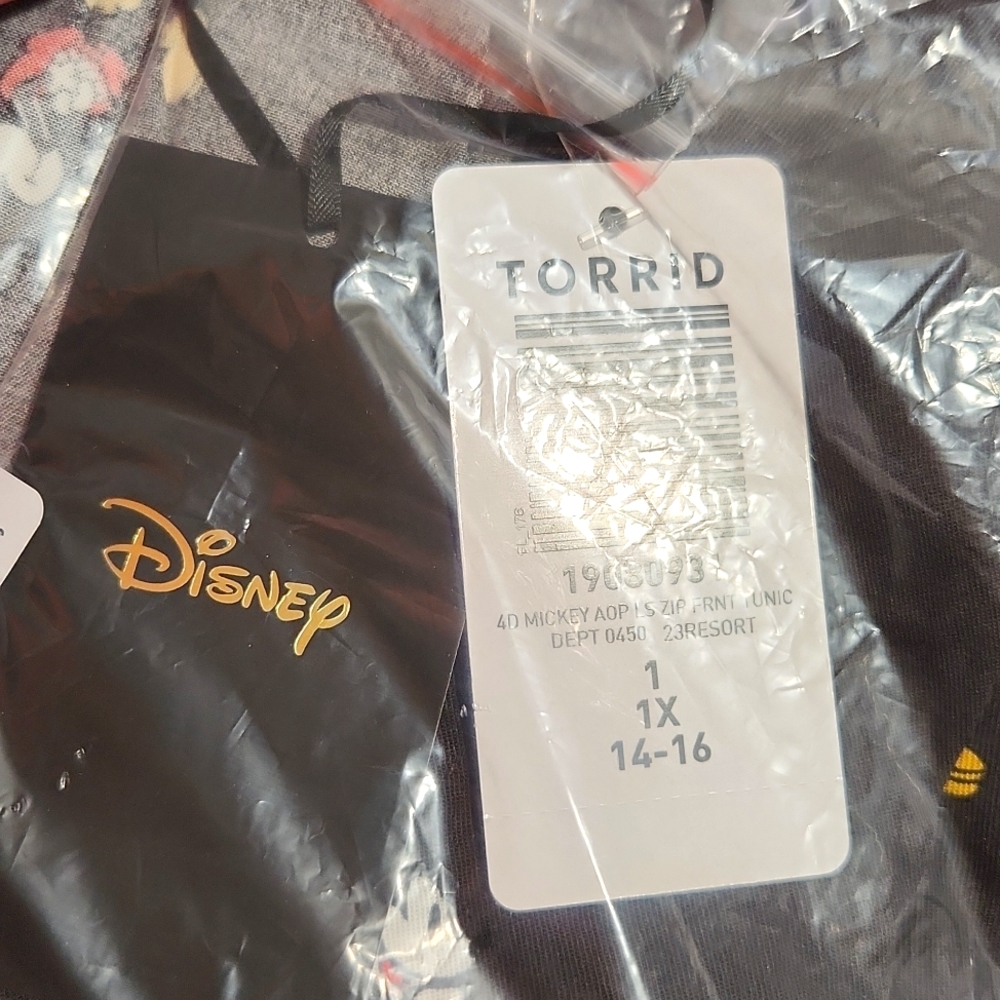 ❤️NWT TORRID BLOUSE MICKEY MOUSE ZIPPER TUNIC - PLUS SIZE DISNEY - Picture 3 of 10
